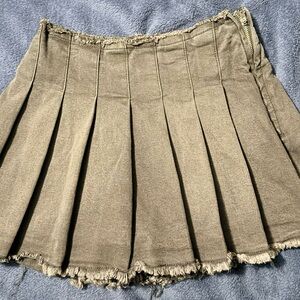 Women's Tan Pleated Skirt